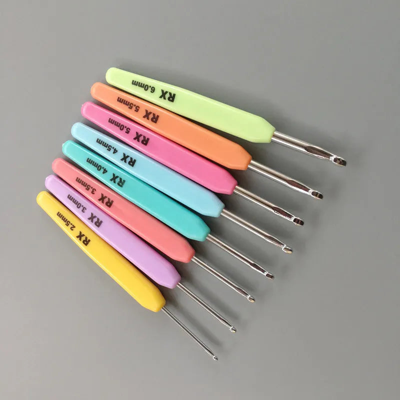 Complete set of 16 crochet hooks with soft and hard handles in a PU storage bag