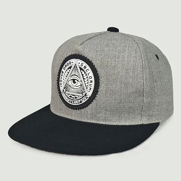 Adjustable cotton twill baseball cap in black with big flat eaves and monochrome letter detail