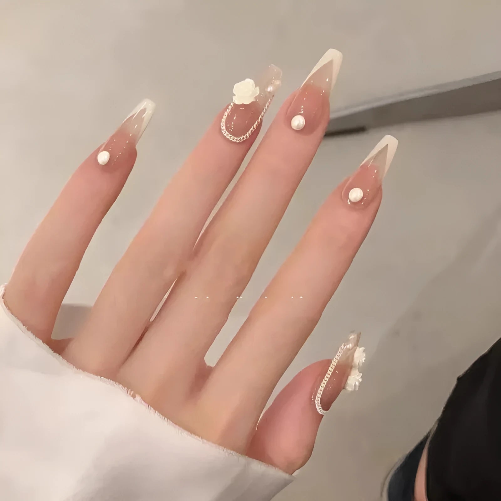 Set of French camellia press-on false nails in trapezoid shape, available in XS S M L sizes