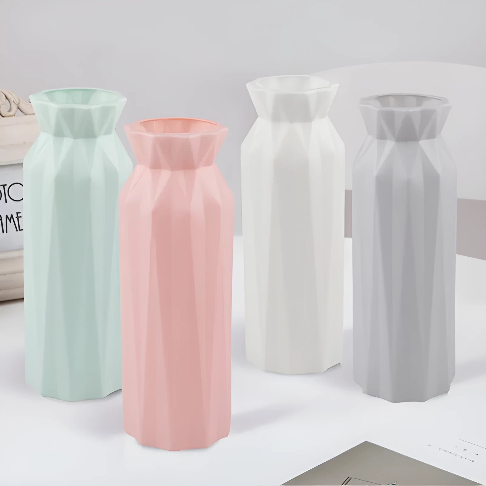 Drop-resistant melamine vase in green, grey, pink, or white colours with 7.2 cm base
