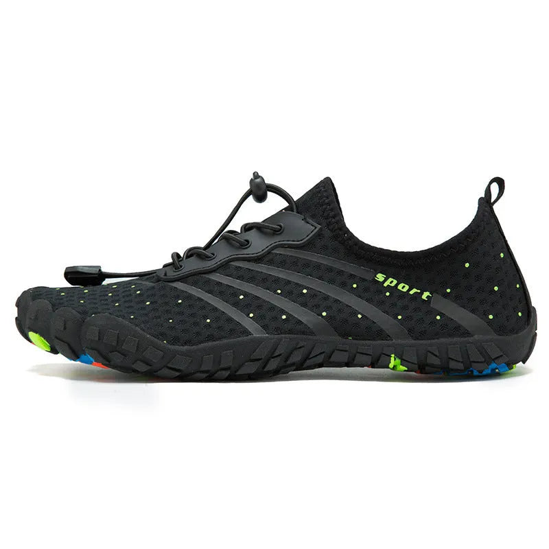 Low-top mesh wading shoes in army green colour with natural rubber soles for outdoor water activities