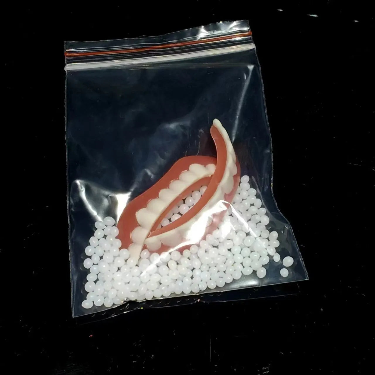 Silicone simulation dentures for dental training in colour-coded packaging