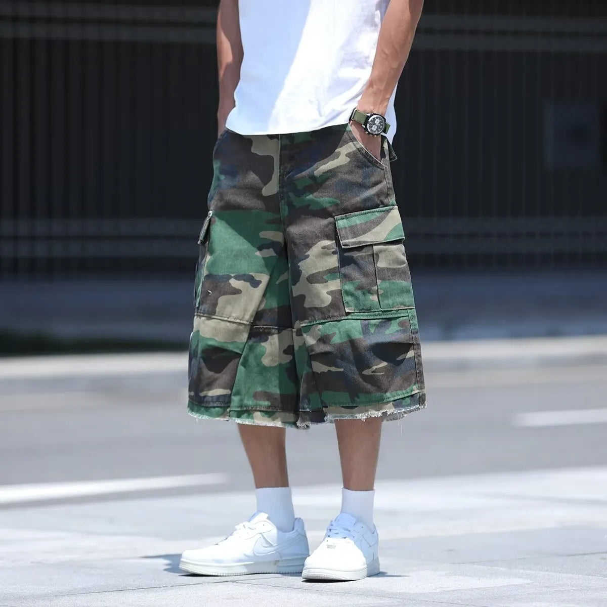 American retro camouflage workwear shorts in loose fit with cropped length