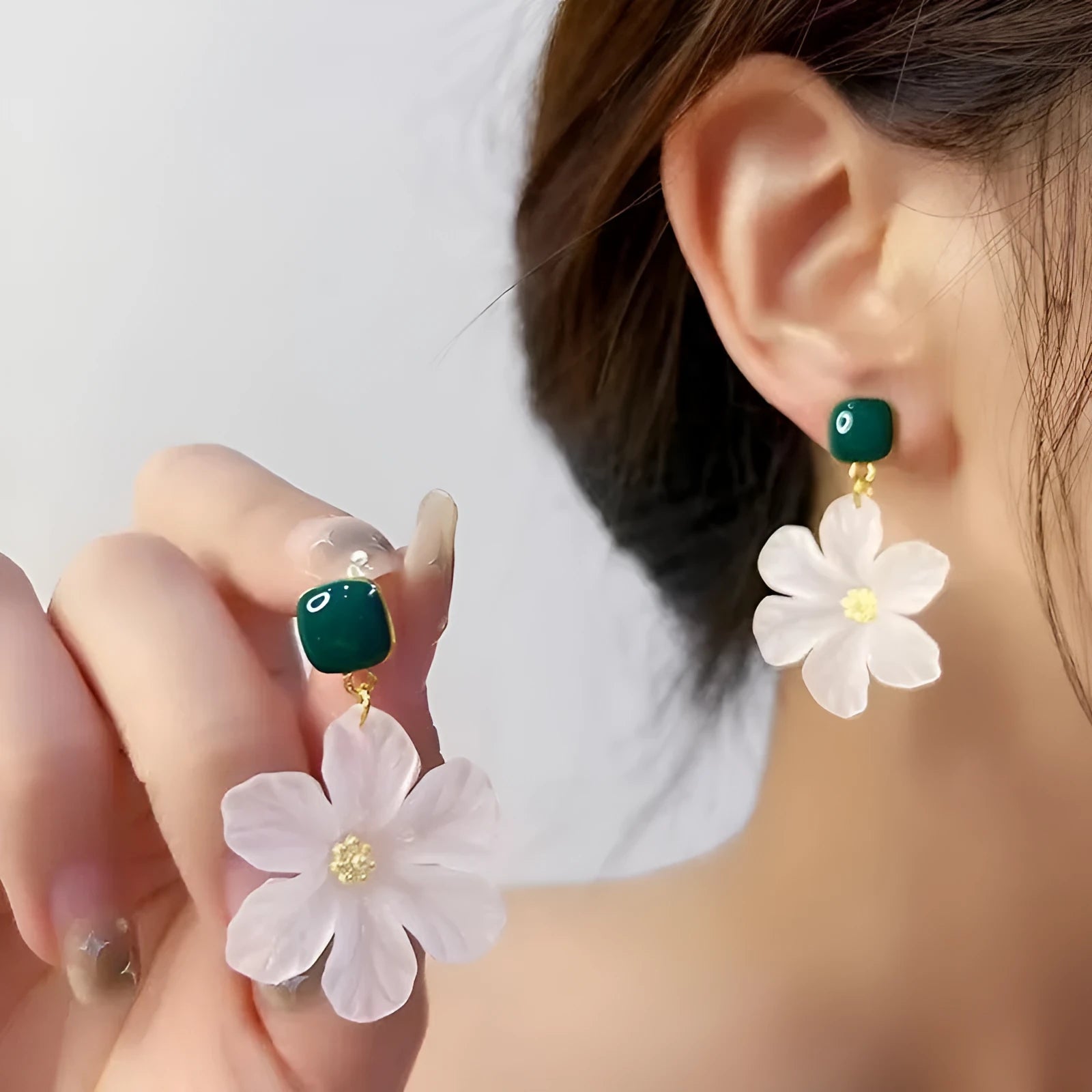 Dark green sterling silver needle flowers stud earrings with butterfly clasps