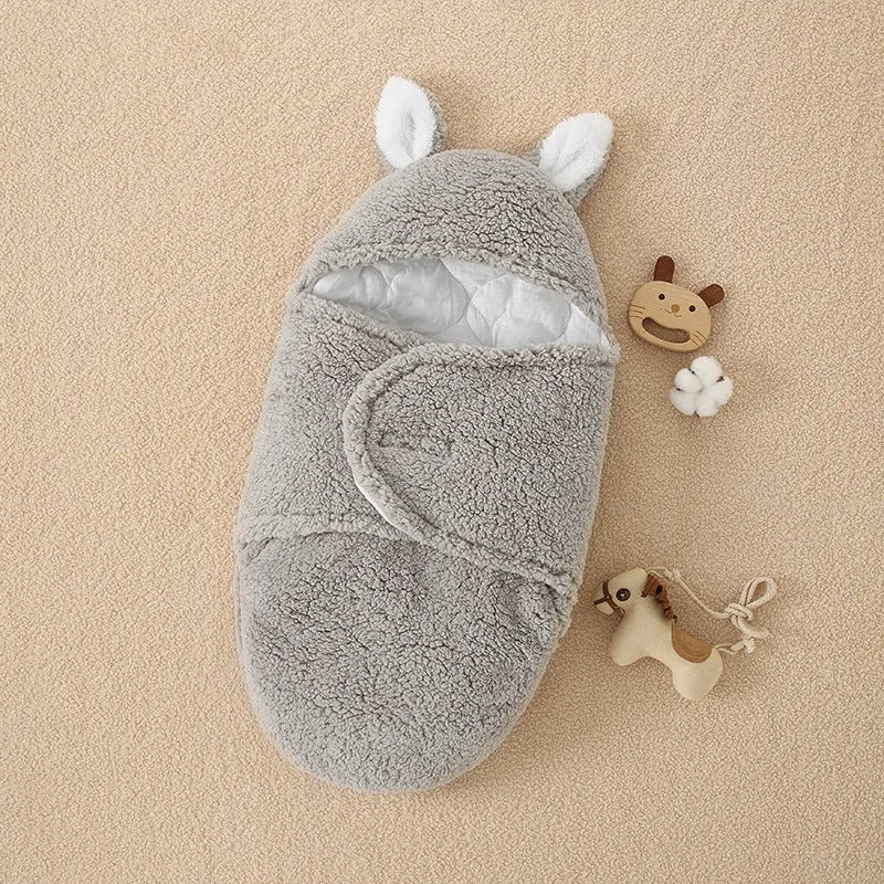 Thickened anti-shock out baby quilt in khaki with lamb velvet outer, 100% cotton inner, 45x78cm size for newborn sleeping bag use