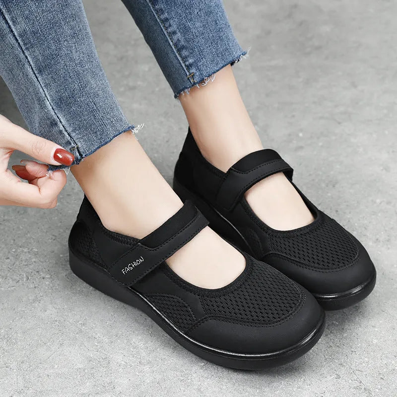Women's low-top casual shoe in grey mesh with Velcro strap and flat polyurethane sole.