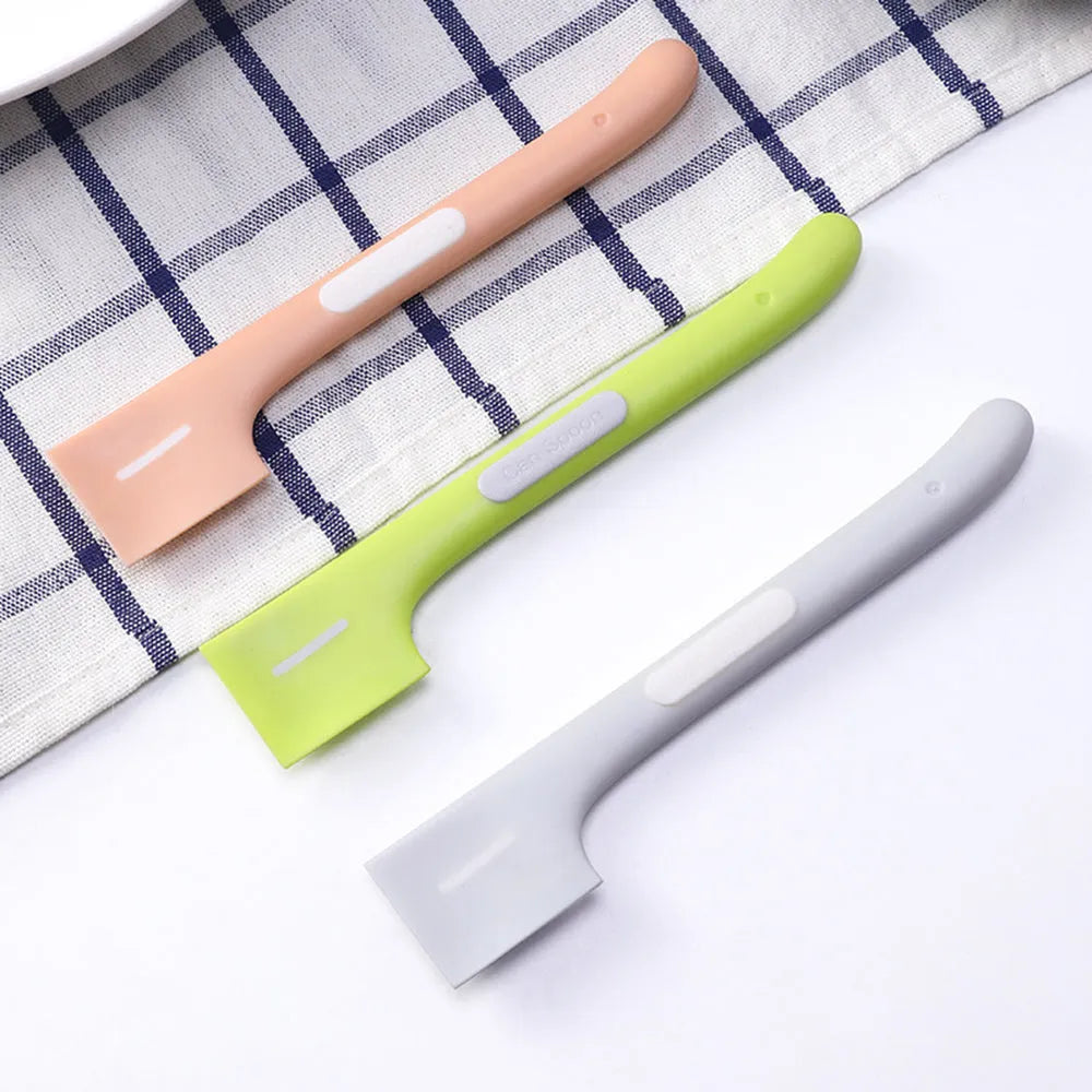 Green long-handled pet feeding spoon for scraping canned cat or dog food