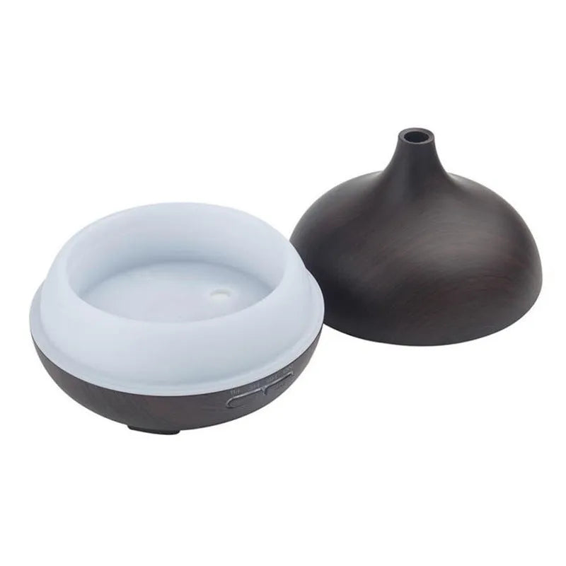 Round 550ml ultrasonic aromatherapy humidifier in white with mechanical control on desk