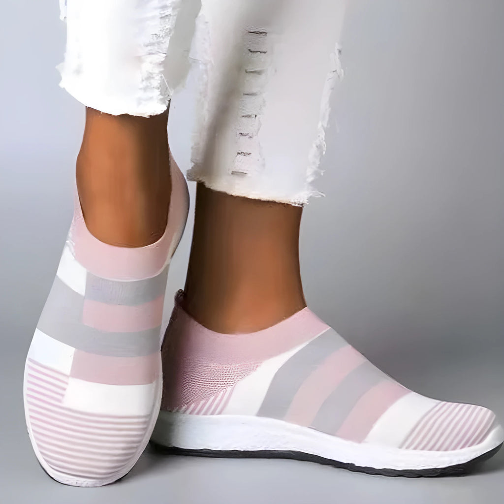 Women's breathable mesh flat sneakers in solid colour with EVA sole, low heel, pink