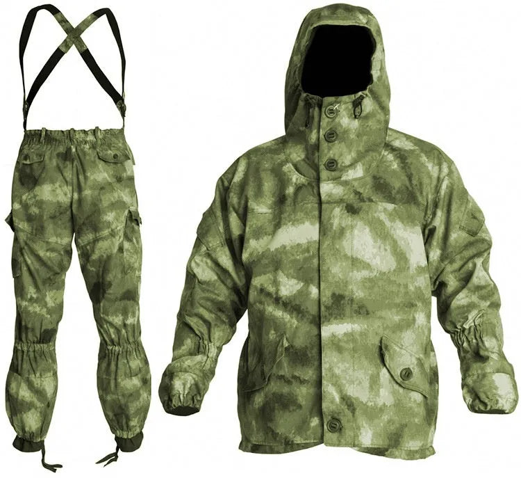 Men's olive green Special Forces tactical jacket and trousers set for outdoor sports on a mannequin.