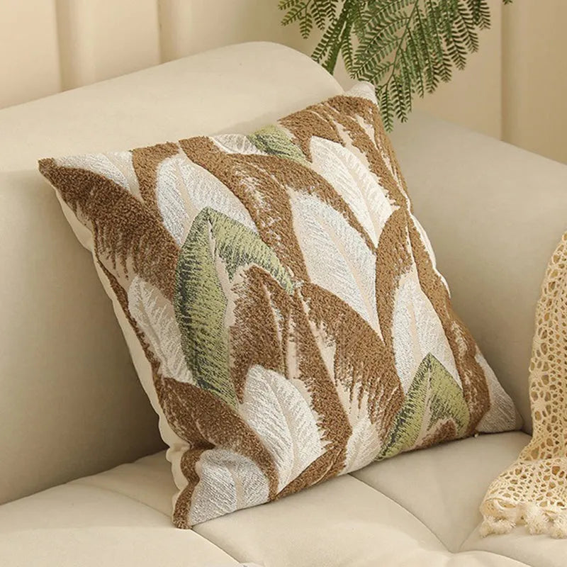 Jacquard woven cushion cover with yarn-dyed floral pattern in 45x45cm size