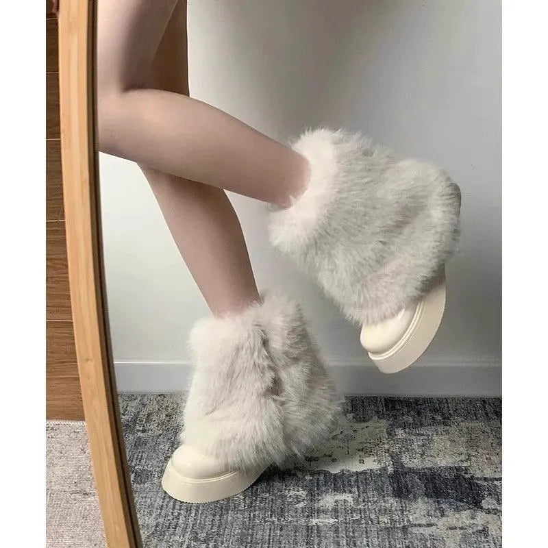 Women's low-top snow boots with artificial plush upper and waterproof platform sole