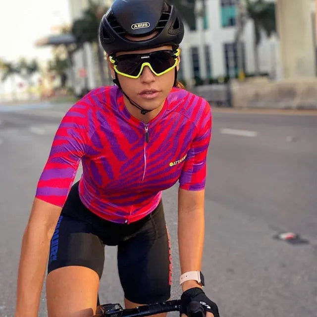 Attaquer women's short-sleeve cycling jersey and matching bib shorts set.