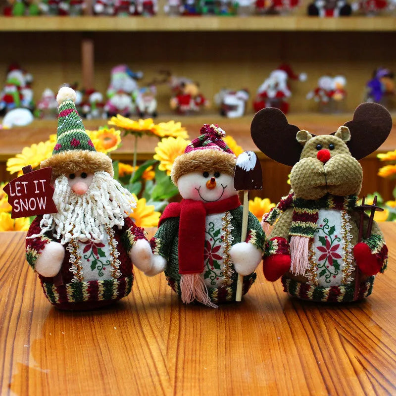 Red, green, and white flannel snowman Christmas wall hanging decoration measuring 18 by 13 centimetres.