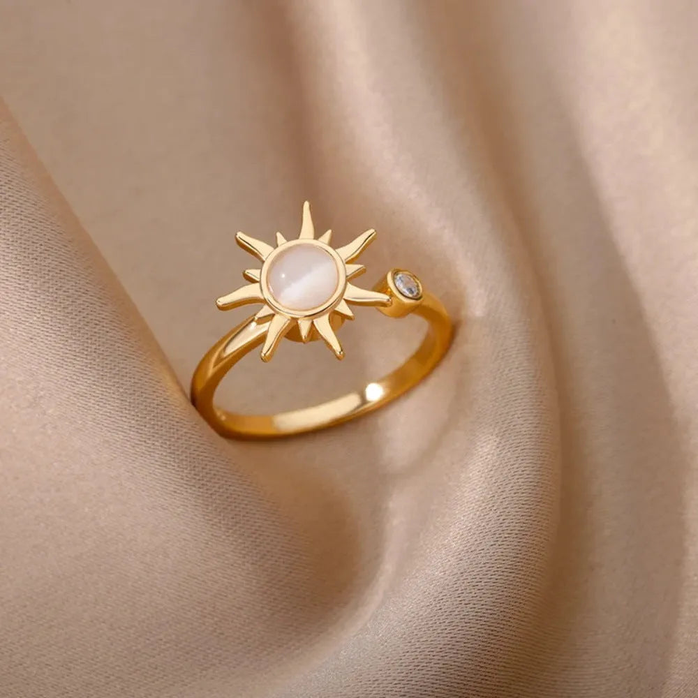 Women's adjustable rotatable decompression ring in gold geometric design