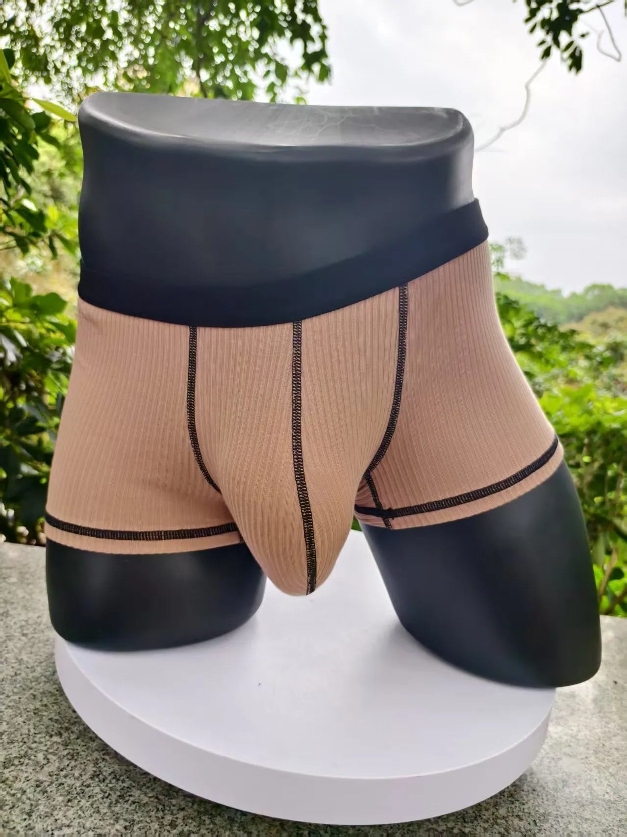 Men's breathable boxer shorts in solid colours with hip lifting and body shaping functions