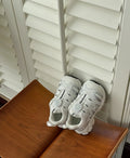 Girls' lightweight casual shoes in beige, made from PU leather and breathable mesh.