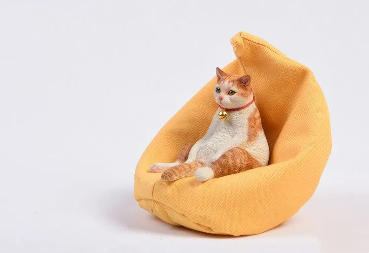Lazy cat model ornament with sofa on car dashboard, 7.5cm high resin decoration.