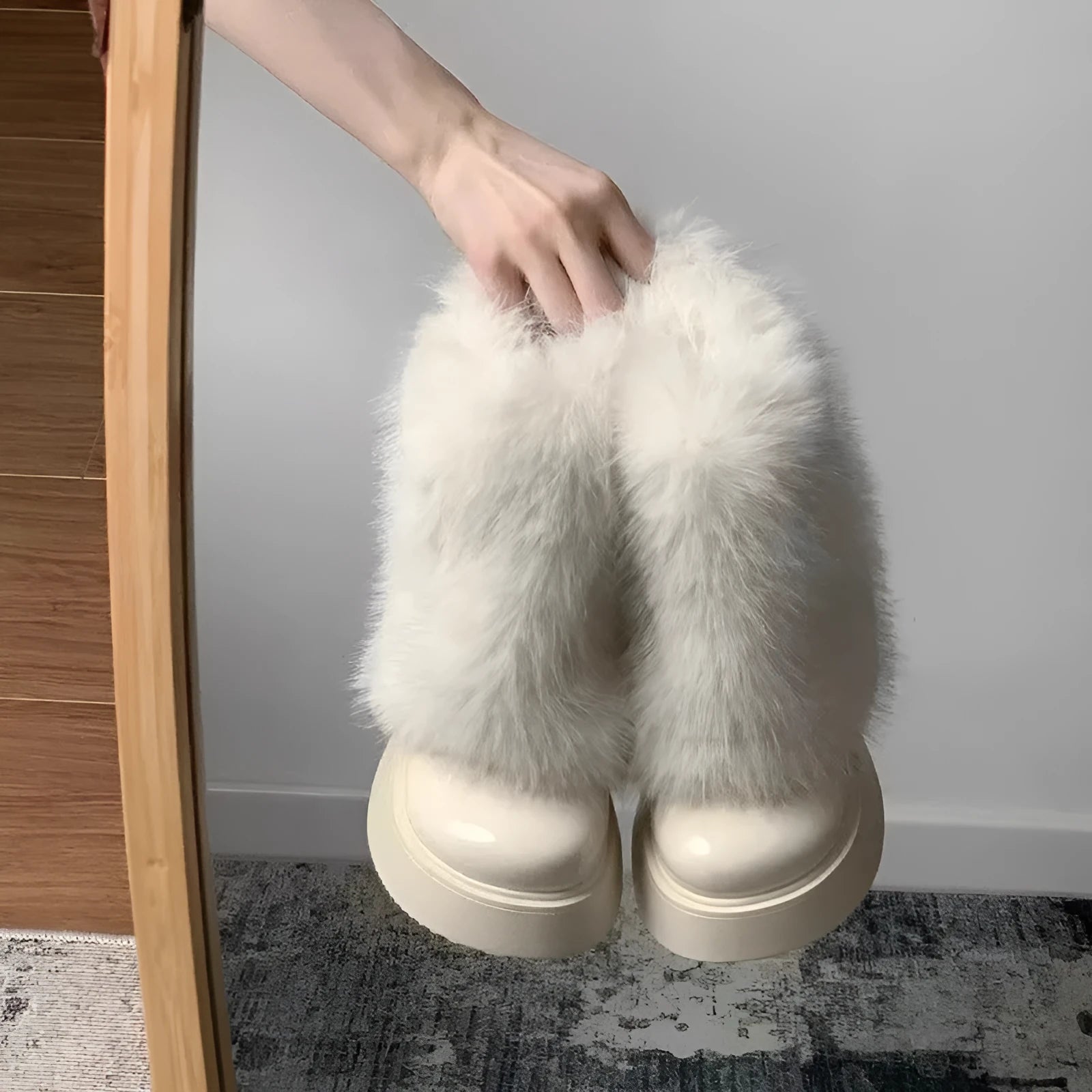 Women's low-top snow boots with artificial plush upper and waterproof platform sole