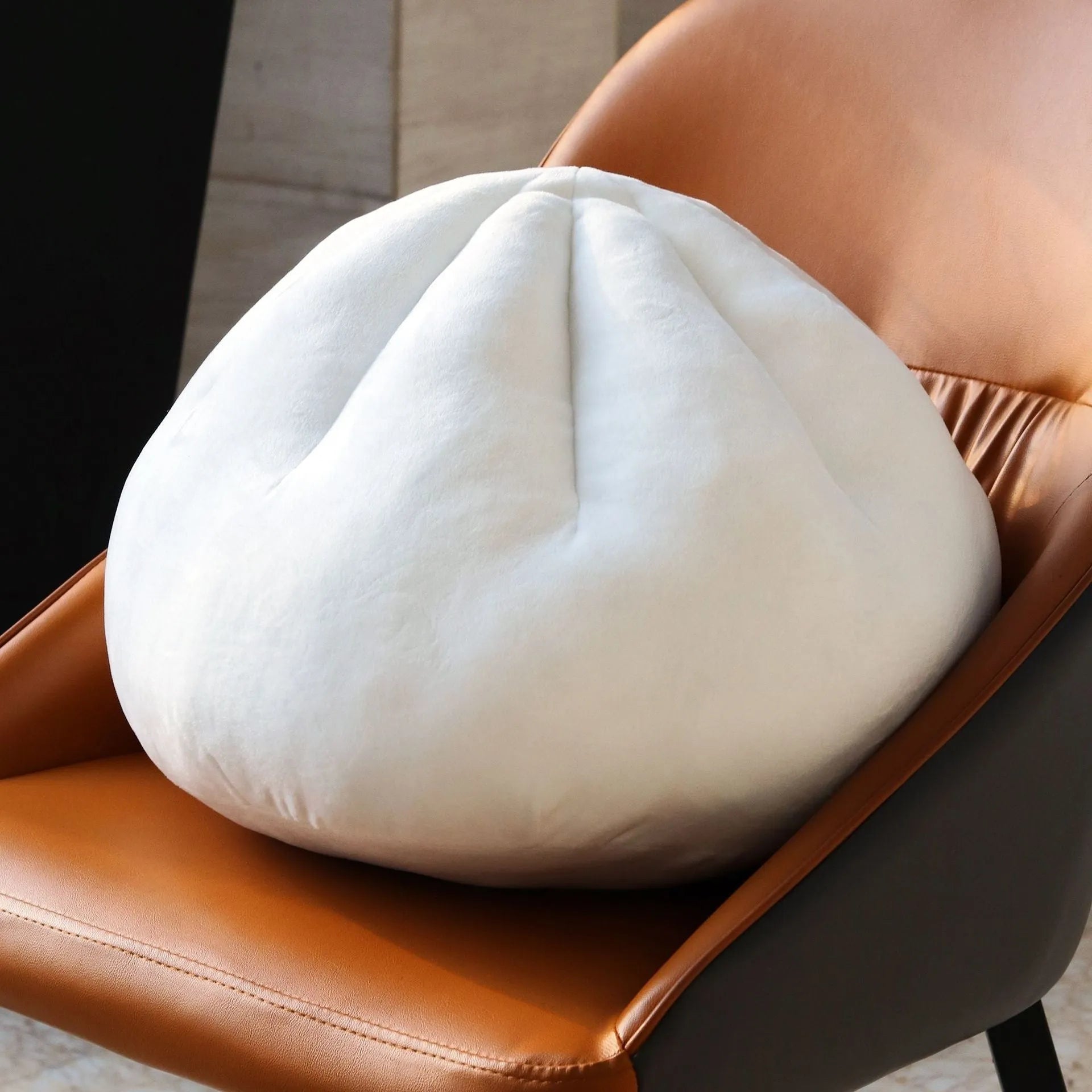 Stuffed bun pillow plush doll in steamed meat dumpling design, 40cm soft fabric cushion for home decor