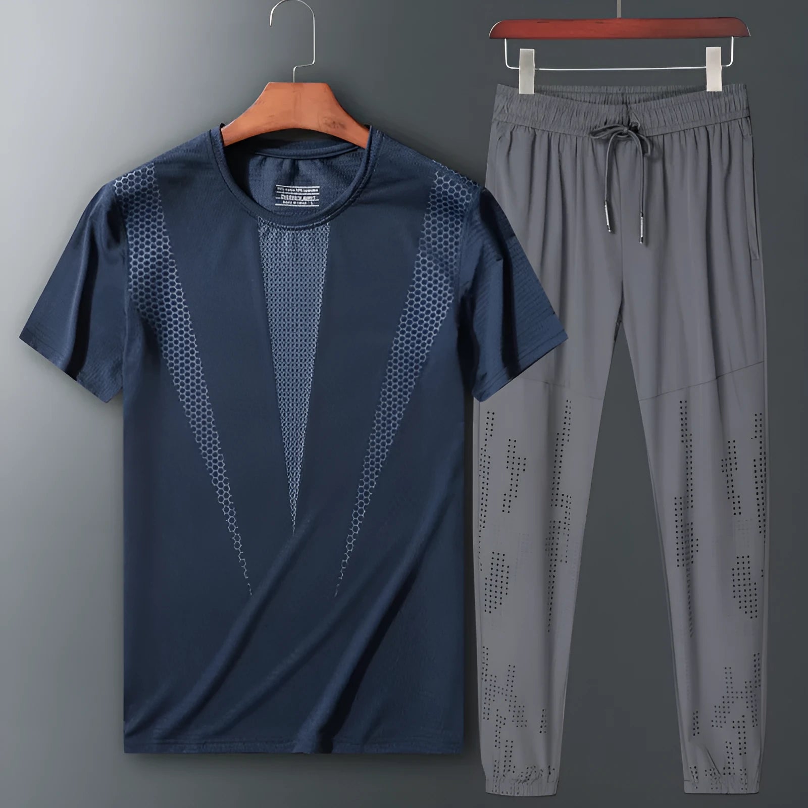 Two-piece short-sleeved sportswear set in black with round neck and nylon fabric