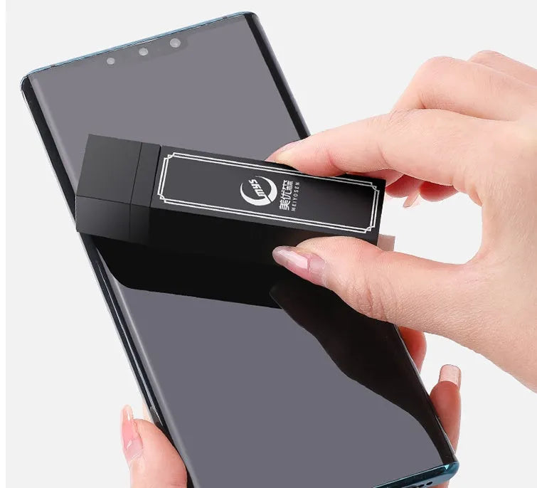 Black pack of disposable screen cleaning wipes for mobile phones, showing 40 sheets.