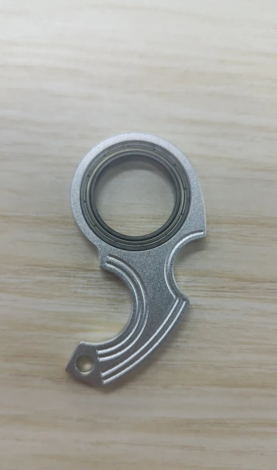 Metal texture rotating keychain in American style, 5x3.8mm, black colour with key ring