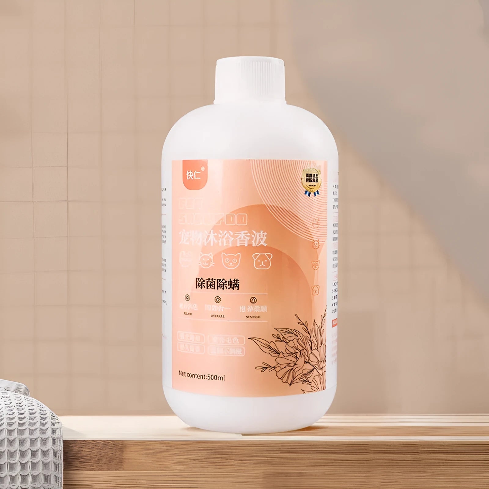500ml bottle of antibacterial anti-mite pet shower gel for dogs and cats