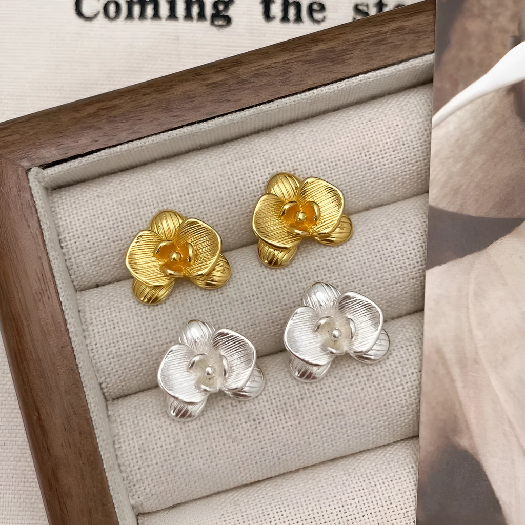 Retro flower earrings for women in gold or silver electroplated finish with petal design