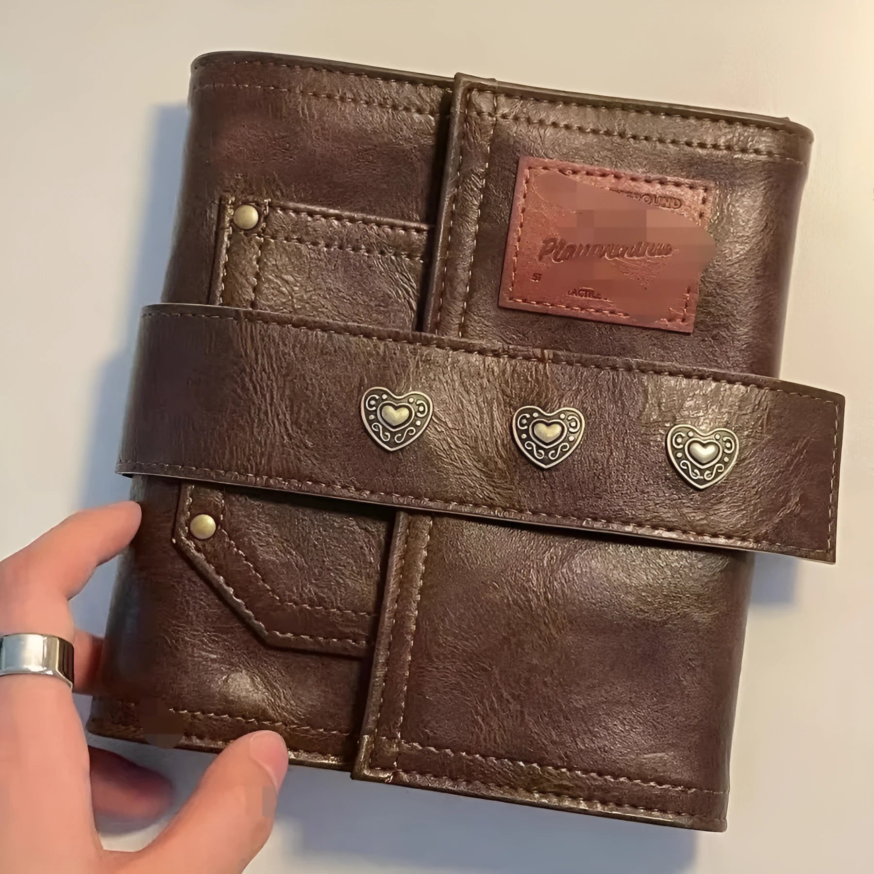 Brown retro leather buckle A7 notebook with loose-leaf binding and two page configuration options