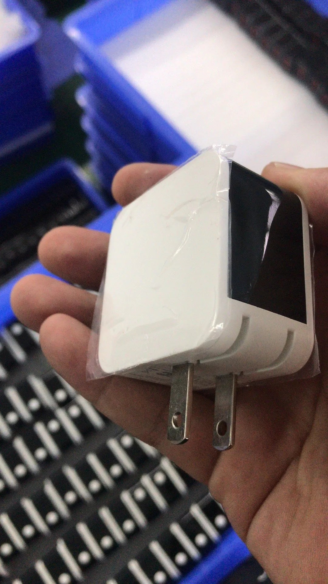 5V 2.4A dual USB fast charging wall travel adapter with digital display showing voltage output