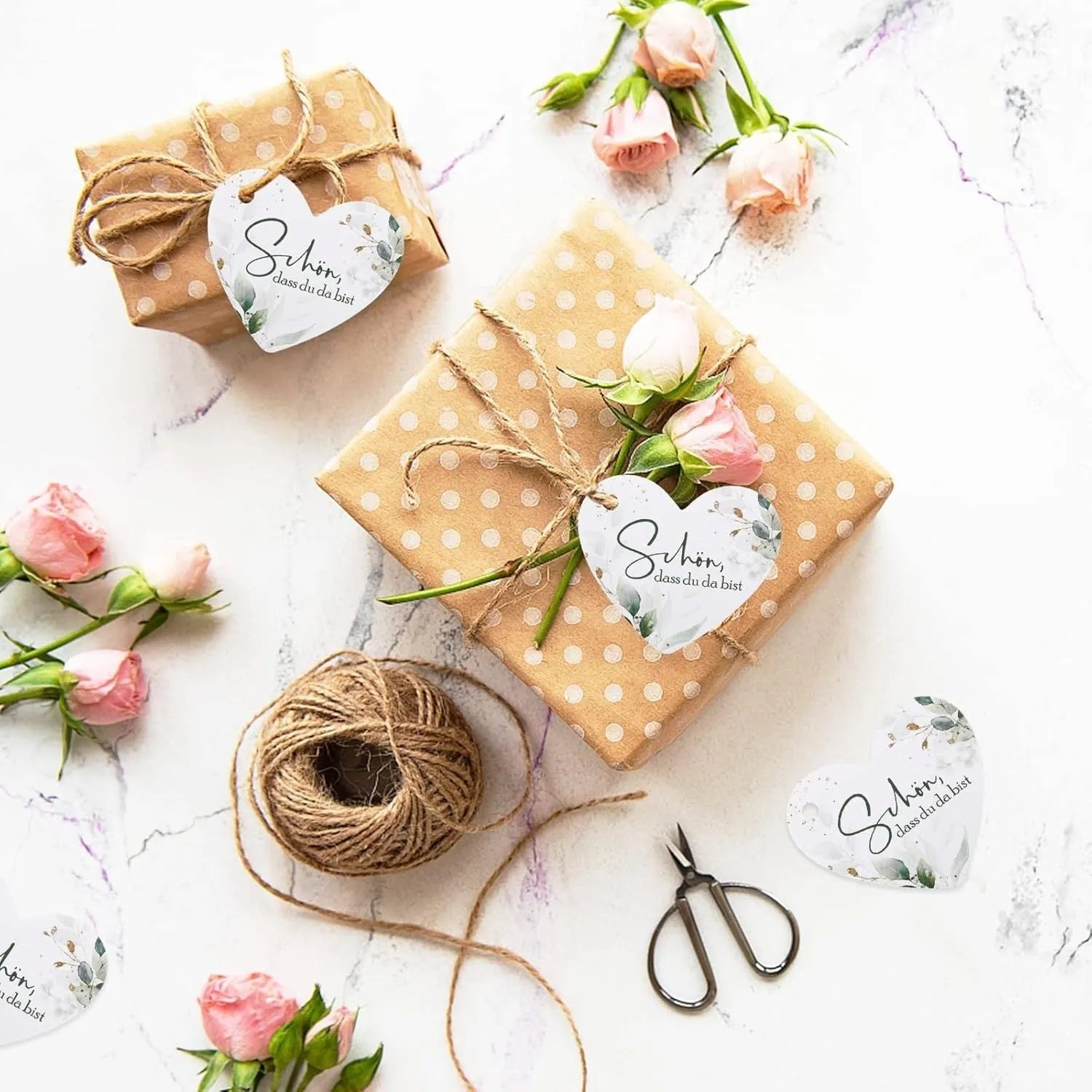 Set of 50 flower heart-shaped paper gift tags in two different decorative styles
