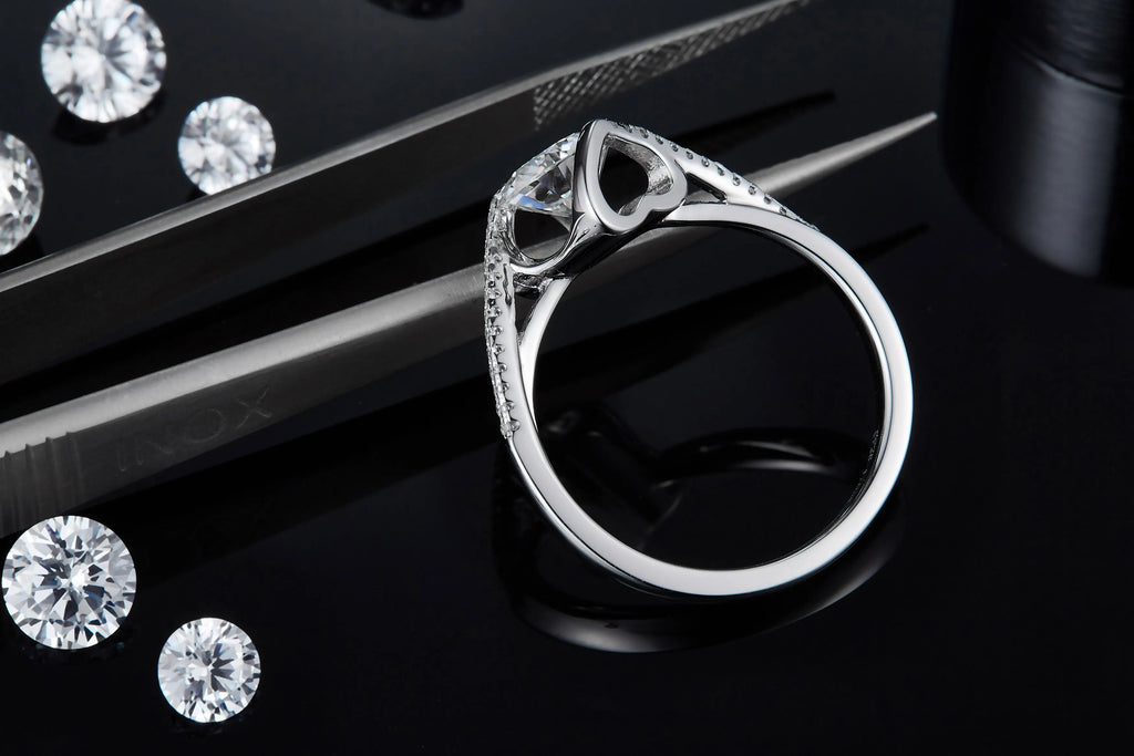 1-carat moissanite wedding ring set on S925 silver with platinum plating, gift box included
