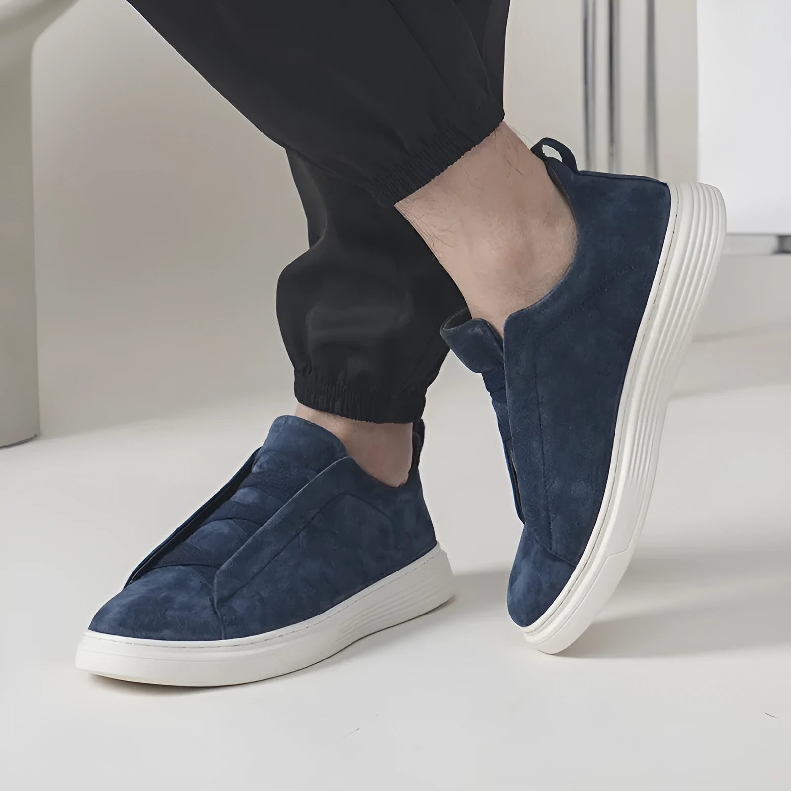 Men's no-tie elastic casual sneakers with top pigskin leather upper in gray, round toe, low-top design