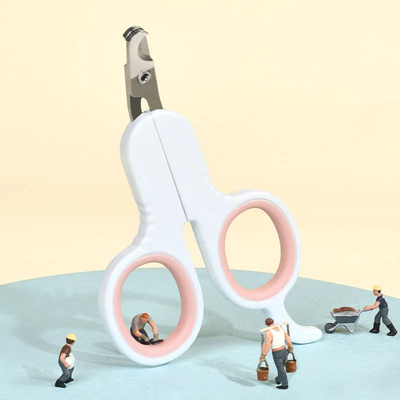 Professional pet nail clippers with curved stainless steel blades and ergonomic rubber handle for grooming cats and small dogs
