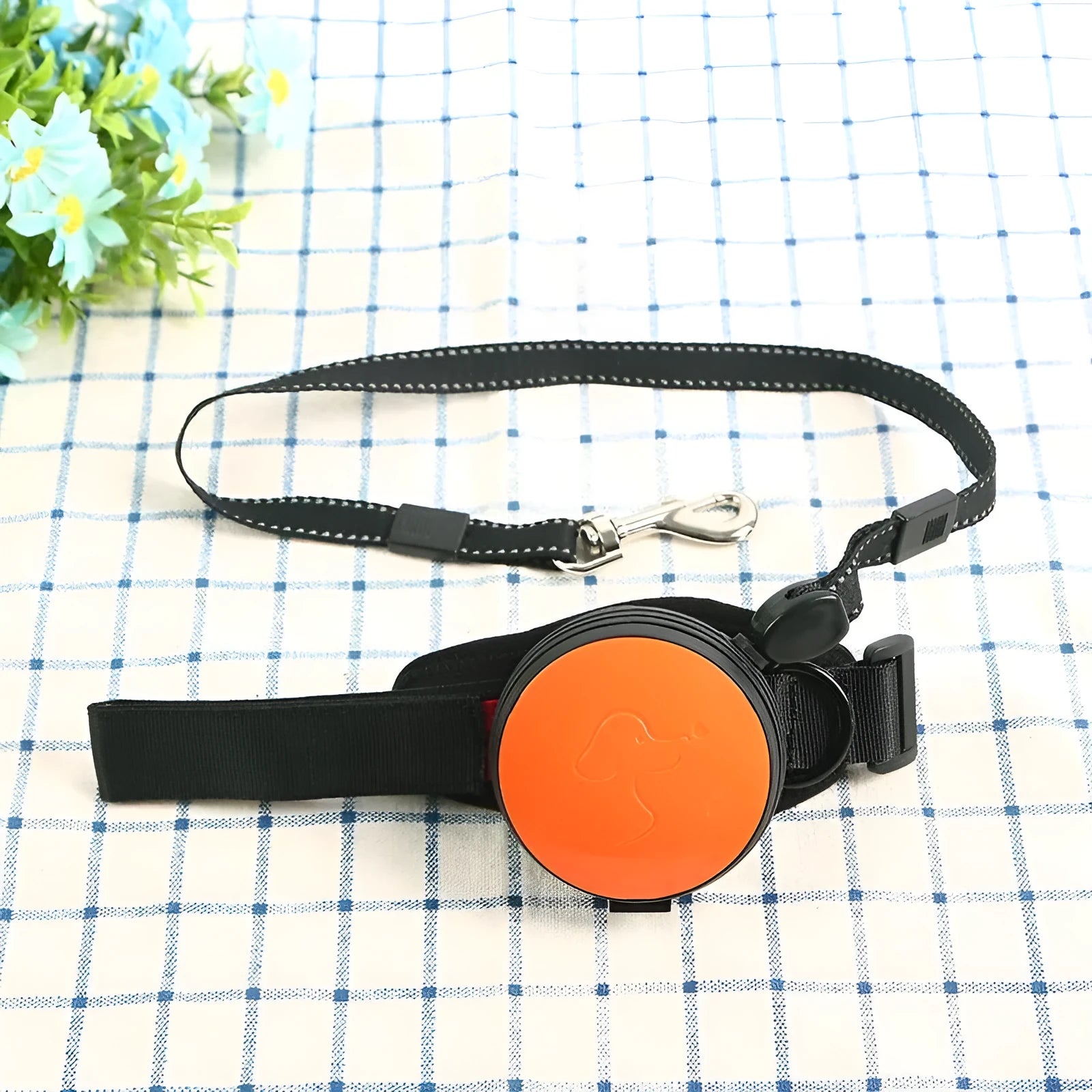 Retractable dog leash extended to 3 metres with automatic brake system in vibrant orange colour