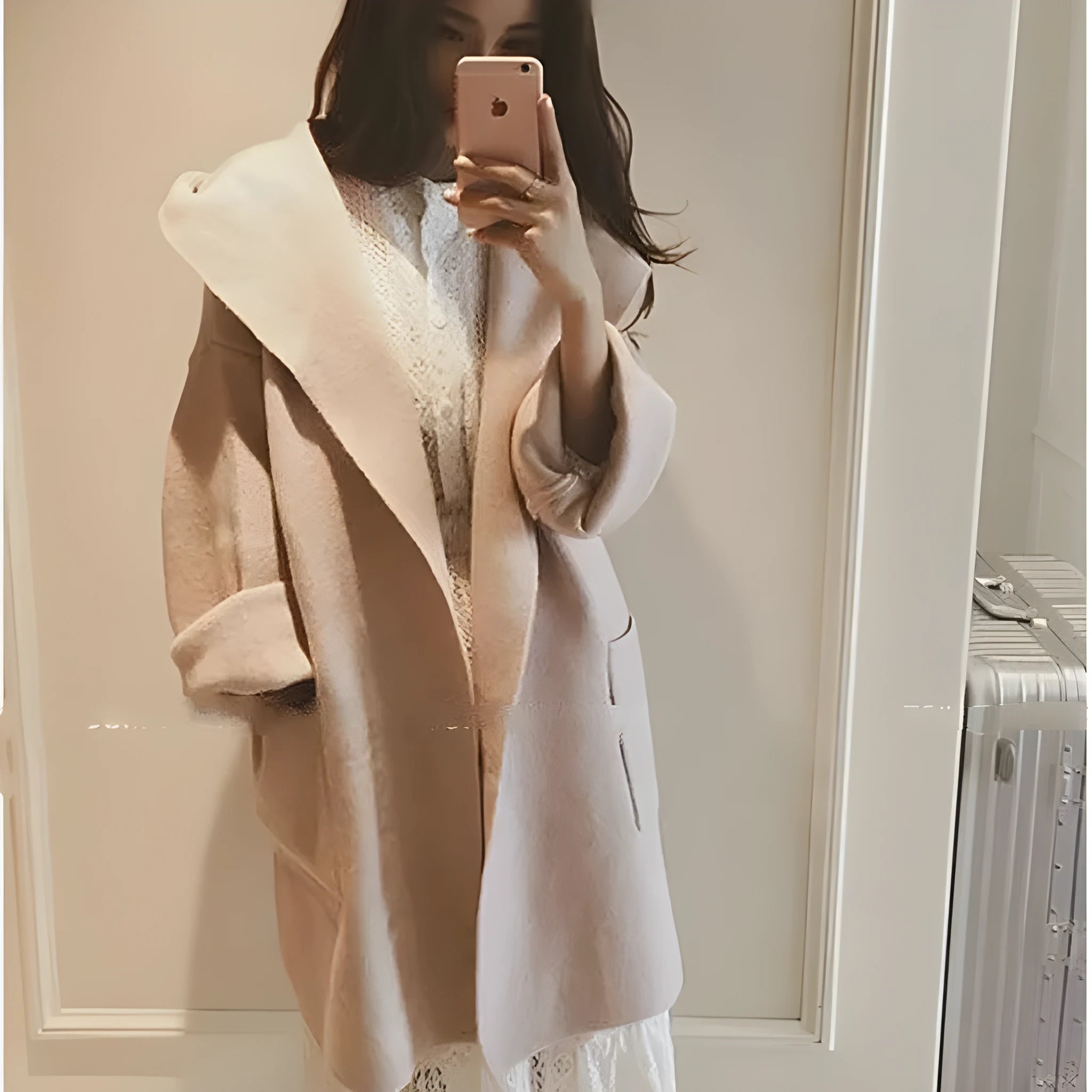 Plus size women's thin coat in loose fit with lace detailing and long sleeves