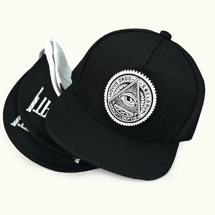 Adjustable cotton twill baseball cap in black with big flat eaves and monochrome letter detail