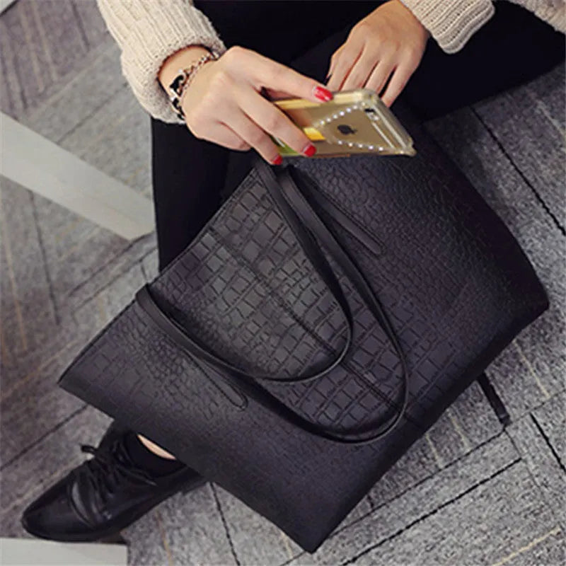 Simple fashion shoulder bag handbag in polyurethane faux leather with adjustable strap