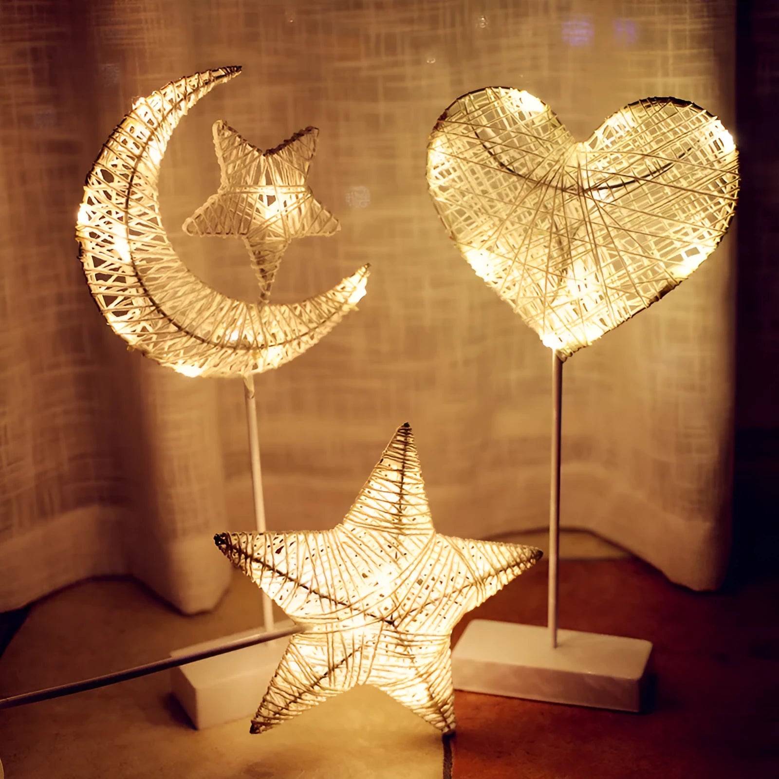 Rattan LED table lamp in heart, star or moon shape with copper wire frame