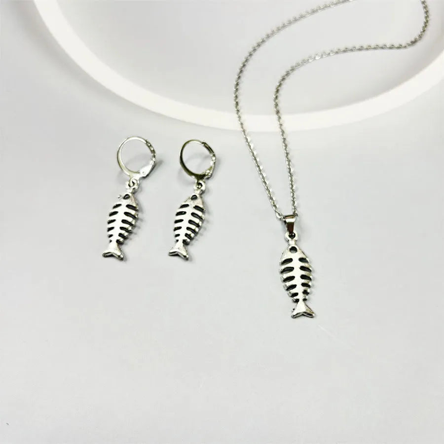 Retro fishbone motif pendant necklace with matching earrings set on O-shaped chain