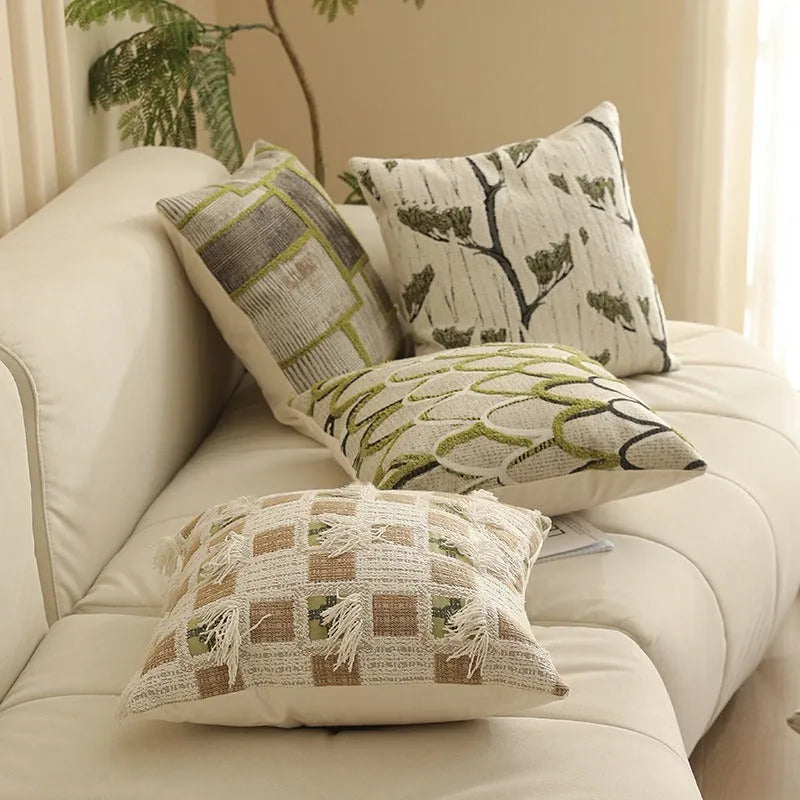 Jacquard woven cushion cover with yarn-dyed floral pattern in 45x45cm size