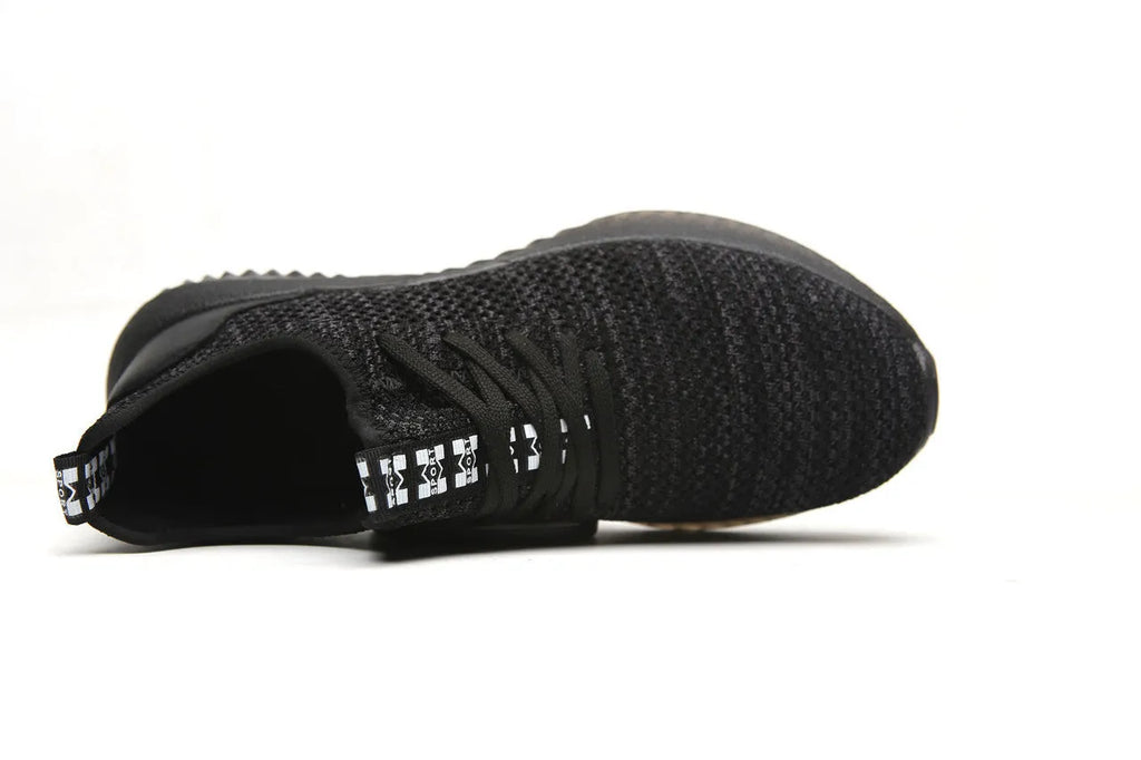 Steel toe cap safety work shoes in black with shock-damage protection features