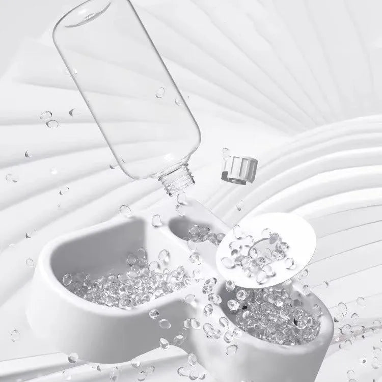 White pet water fountain for cats and dogs with 4-litre capacity and quiet pump.