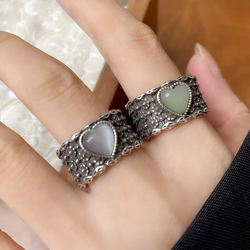 Retro wide-faced heart-shaped adjustable ring in white copper plated silver