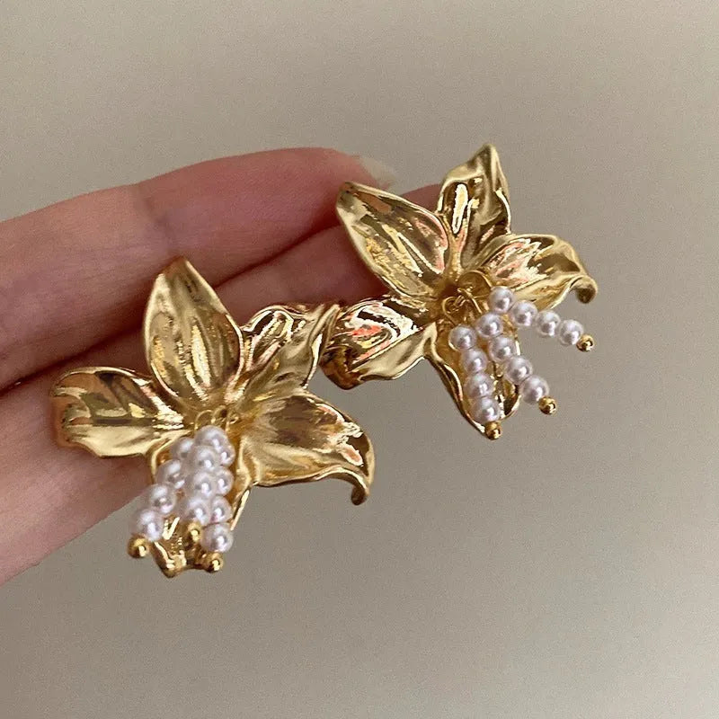 Gold H1795 metal flower earrings with exaggerated design and personalised pearl accents