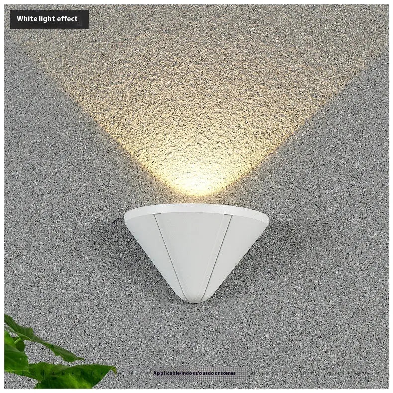 Waterproof IP65 LED lamp with aluminium alloy shell in black or white finish