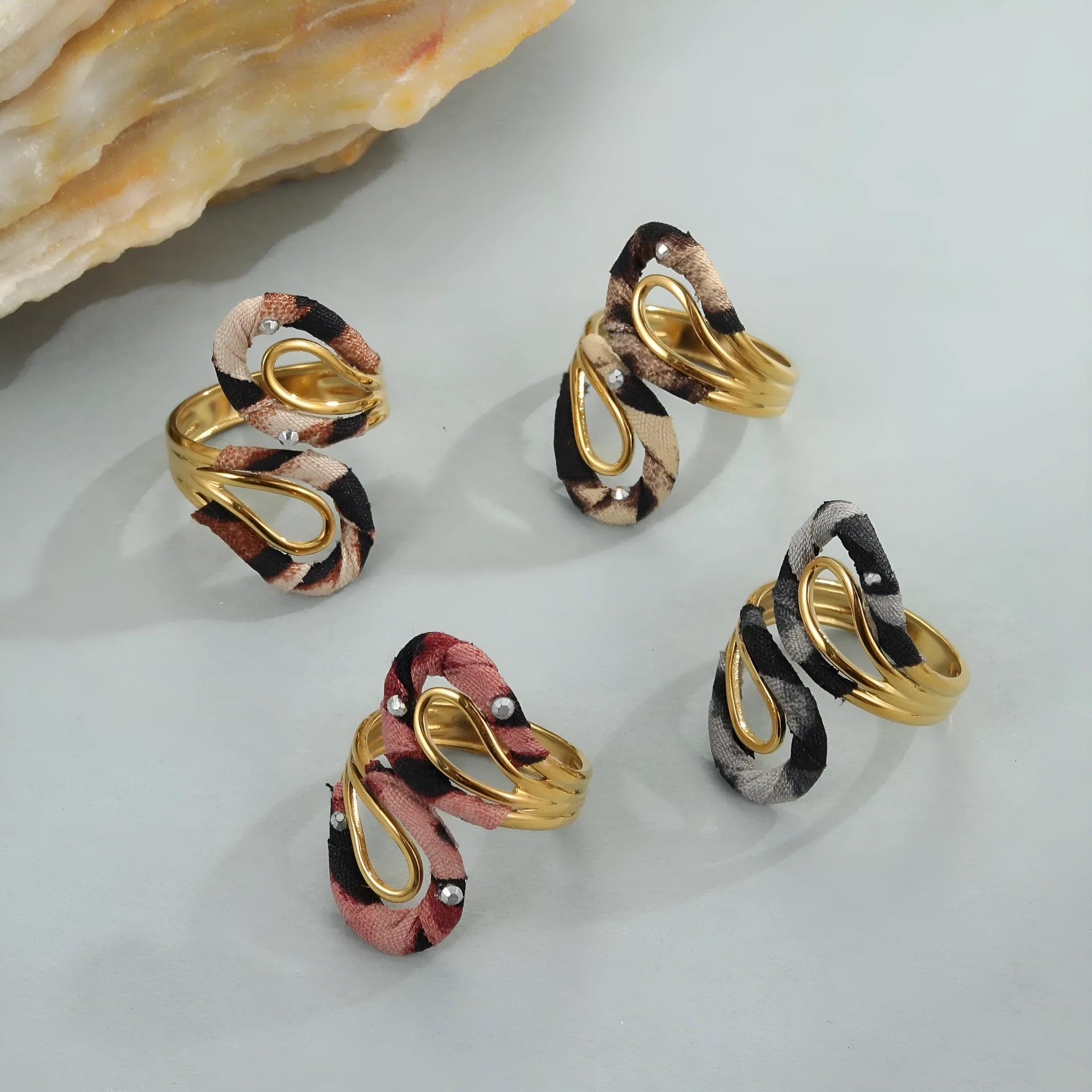 Stainless steel open mouth ring with leopard print design in adjustable free size
