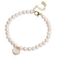 Women's freshwater pearl bracelet with a shell charm on a 16cm elastic string.