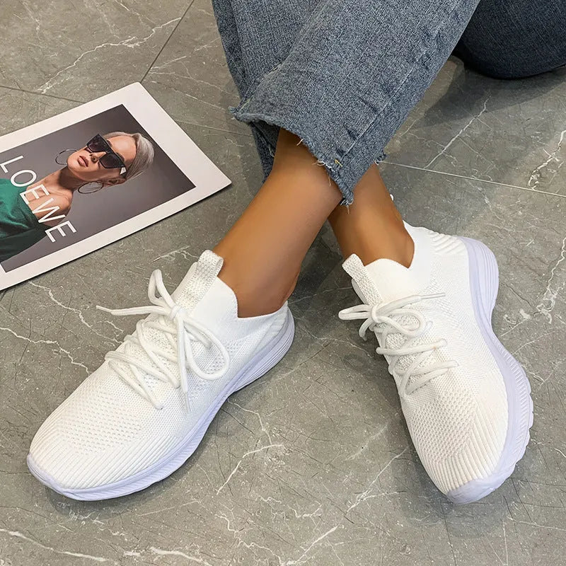 Women's Flyknit mesh running shoes in low-top tennis style with rubber sole